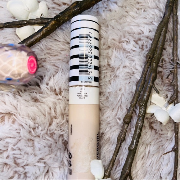 Jeffree Star concealer & Cover girl concealer - Picture 4 of 10